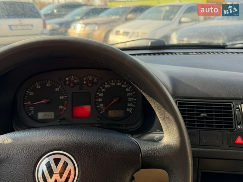 Универсал Volkswagen Golf 2001 в Чернигове