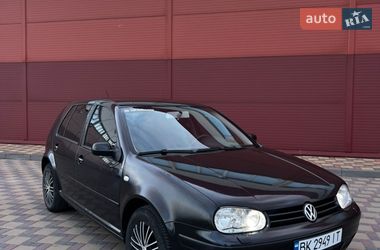 Хэтчбек Volkswagen Golf 2003 в Гайсине