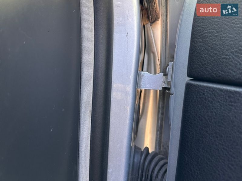 Хэтчбек Volkswagen Golf 2002 в Виннице