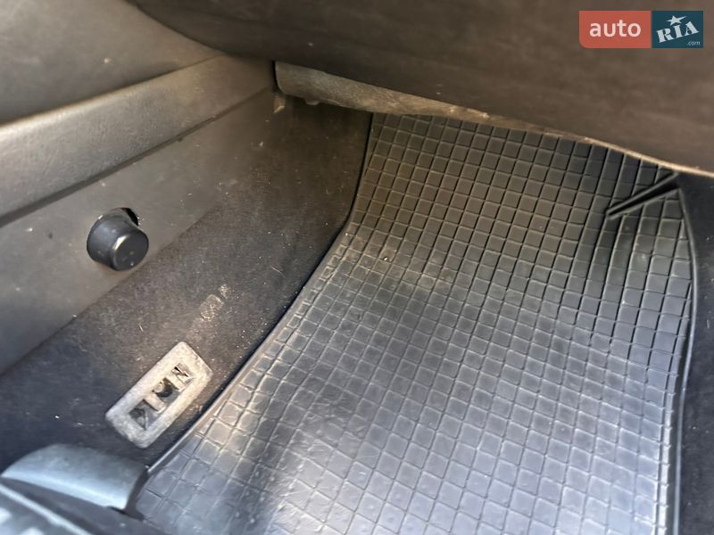 Хэтчбек Volkswagen Golf 2002 в Виннице