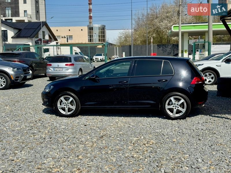Хэтчбек Volkswagen Golf 2017 в Черновцах