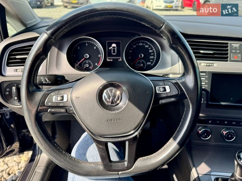 Хэтчбек Volkswagen Golf 2017 в Черновцах