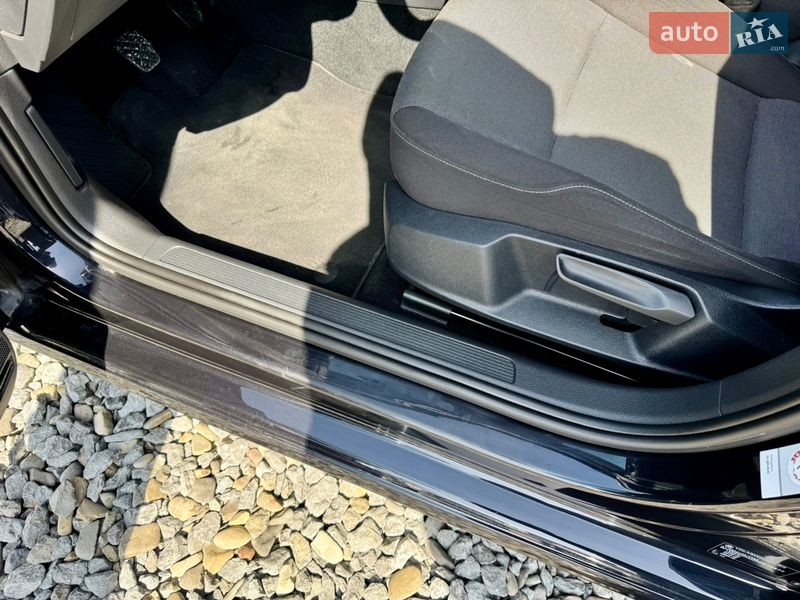 Хэтчбек Volkswagen Golf 2017 в Черновцах