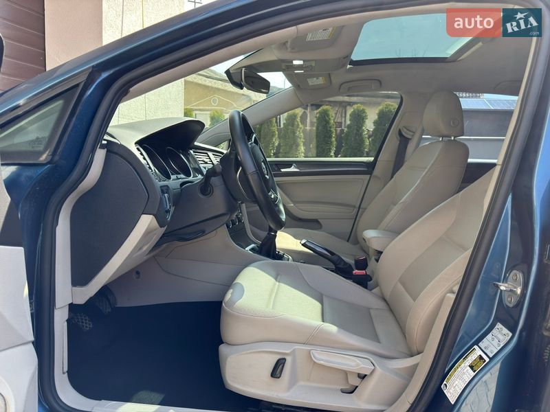 Хэтчбек Volkswagen Golf 2019 в Ивано-Франковске