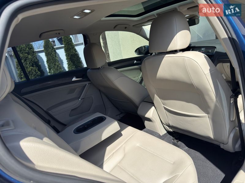 Хэтчбек Volkswagen Golf 2019 в Ивано-Франковске