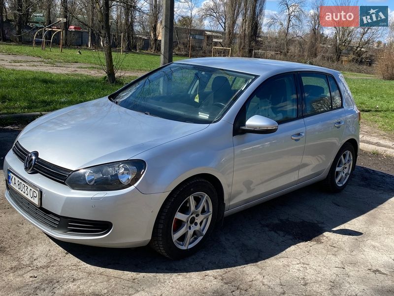 Хэтчбек Volkswagen Golf 2009 в Киеве