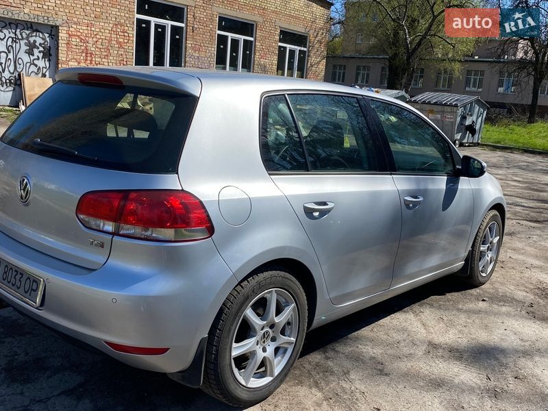 Хэтчбек Volkswagen Golf 2009 в Киеве