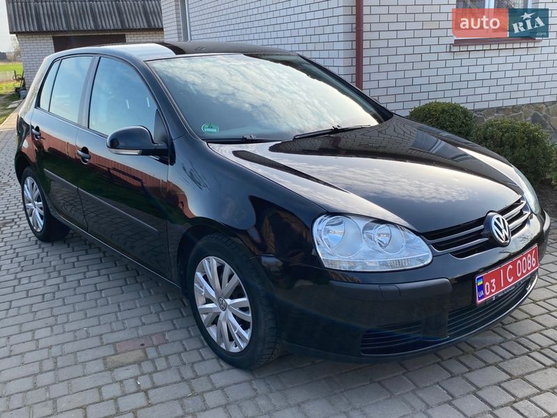 Хэтчбек Volkswagen Golf 2004 в Луцке
