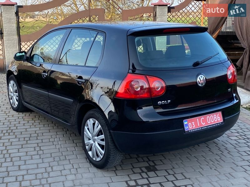 Хэтчбек Volkswagen Golf 2004 в Луцке