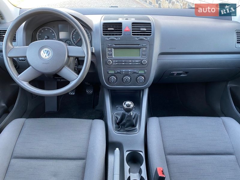 Хэтчбек Volkswagen Golf 2004 в Луцке