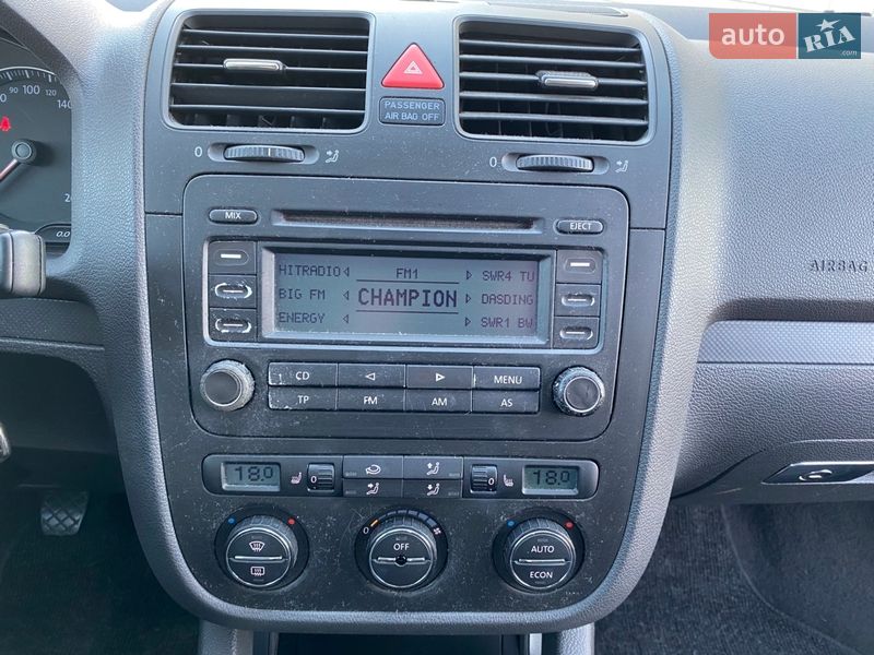 Хэтчбек Volkswagen Golf 2004 в Луцке