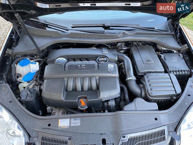 Хэтчбек Volkswagen Golf 2004 в Луцке