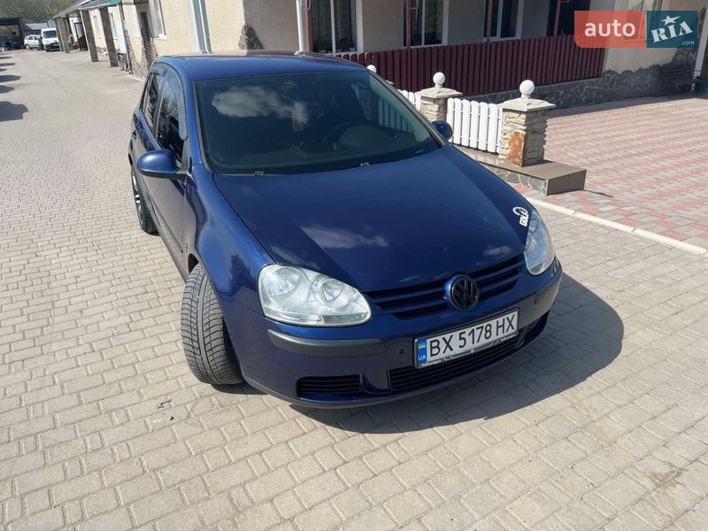 Хэтчбек Volkswagen Golf 2005 в Новой Ушице