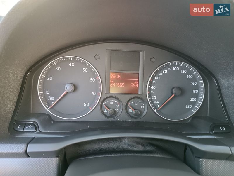 Хэтчбек Volkswagen Golf 2005 в Новой Ушице