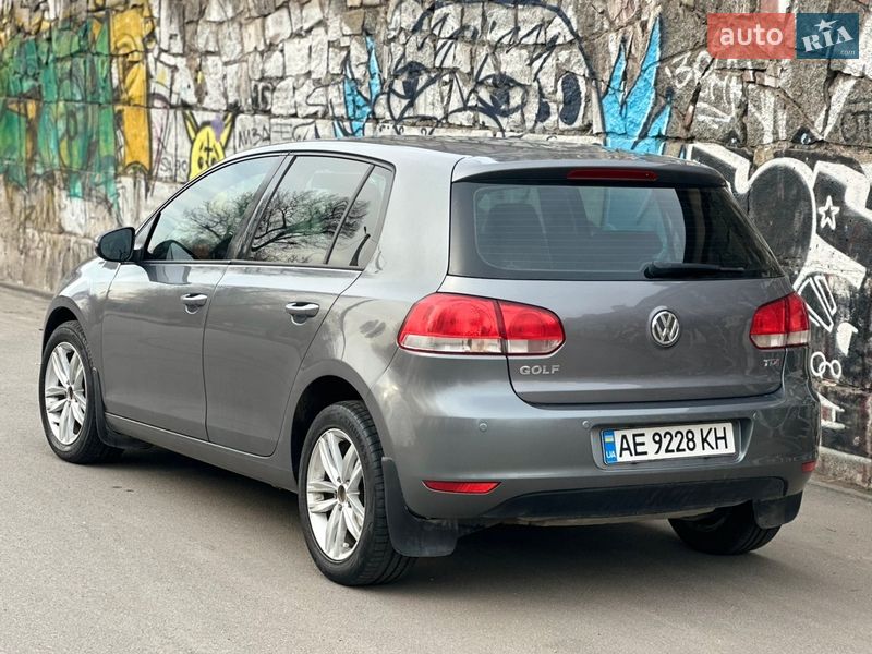Хэтчбек Volkswagen Golf 2011 в Днепре