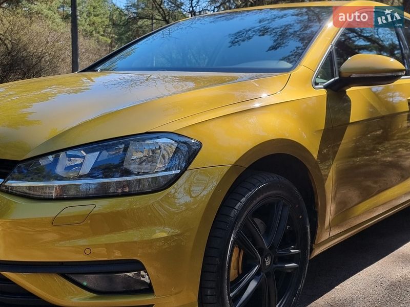 Хэтчбек Volkswagen Golf 2018 в Киеве