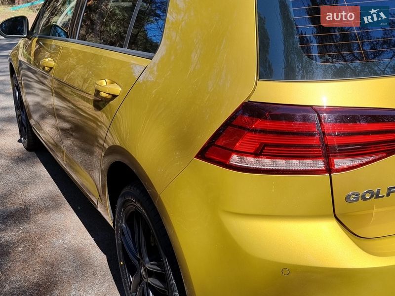 Хэтчбек Volkswagen Golf 2018 в Киеве