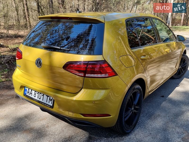 Хэтчбек Volkswagen Golf 2018 в Киеве