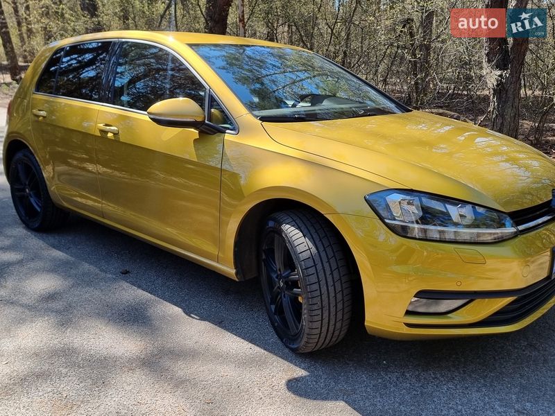Хэтчбек Volkswagen Golf 2018 в Киеве