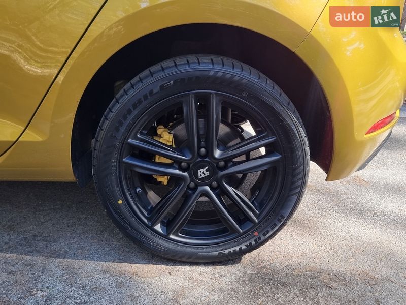 Хэтчбек Volkswagen Golf 2018 в Киеве