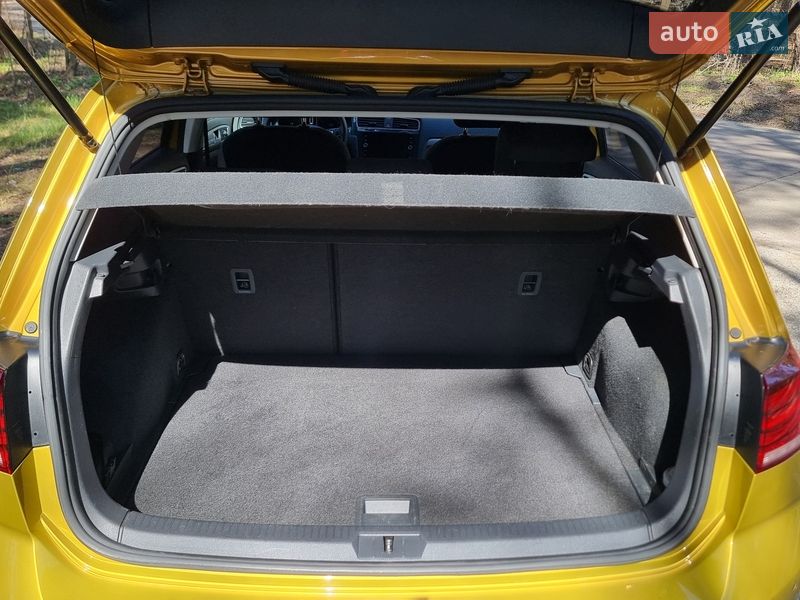 Хэтчбек Volkswagen Golf 2018 в Киеве