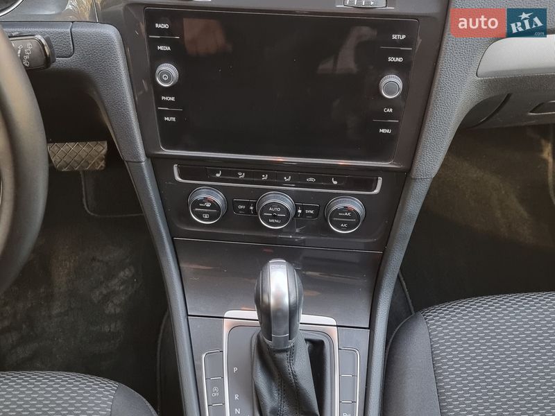 Хэтчбек Volkswagen Golf 2018 в Киеве