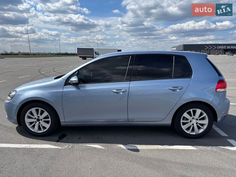 Хэтчбек Volkswagen Golf 2011 в Днепре