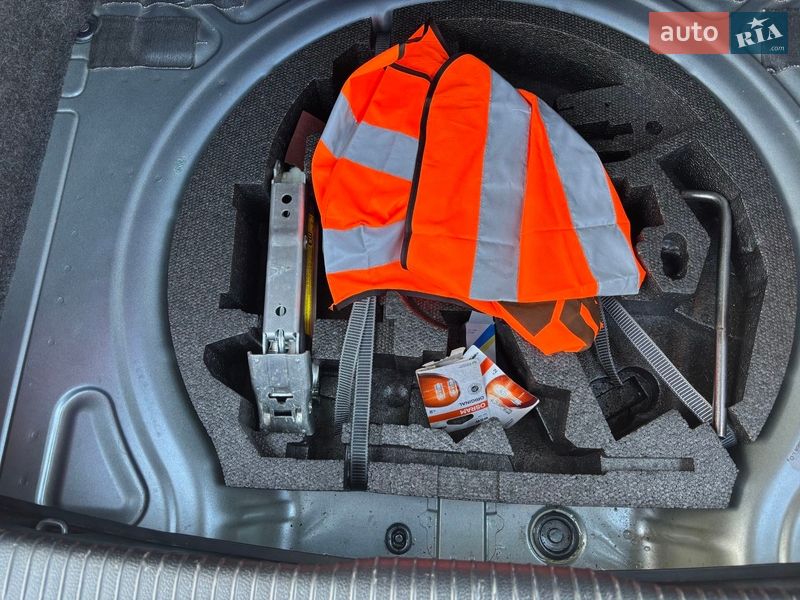 Хэтчбек Volkswagen Golf 2011 в Днепре