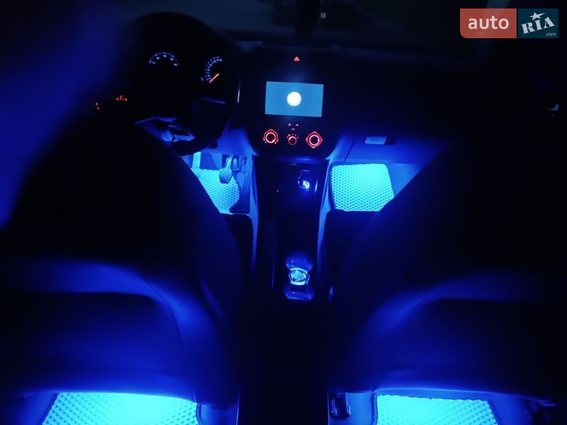 Хэтчбек Volkswagen Golf 2005 в Новой Ушице