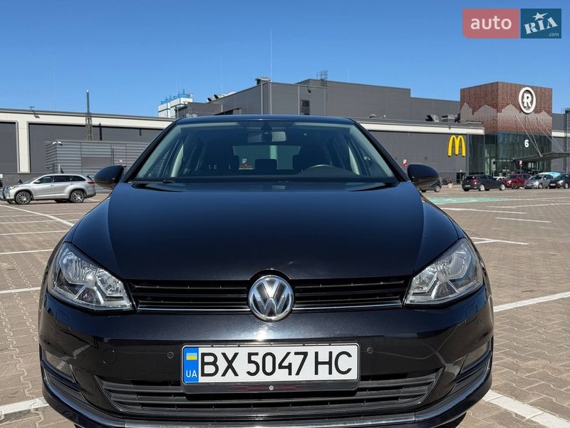 Хэтчбек Volkswagen Golf 2016 в Киеве