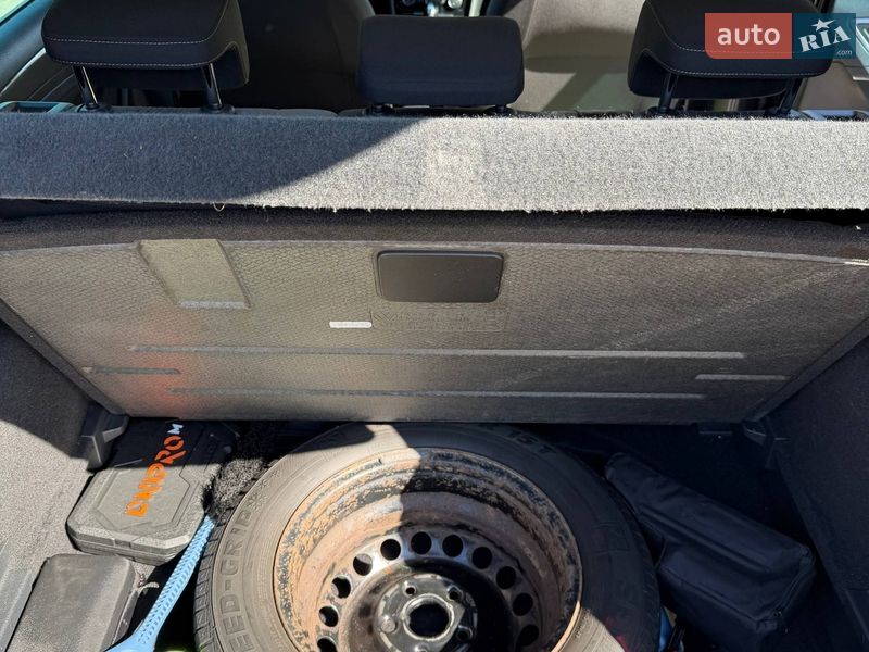 Хэтчбек Volkswagen Golf 2016 в Киеве