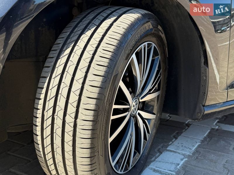 Хэтчбек Volkswagen Golf 2016 в Киеве