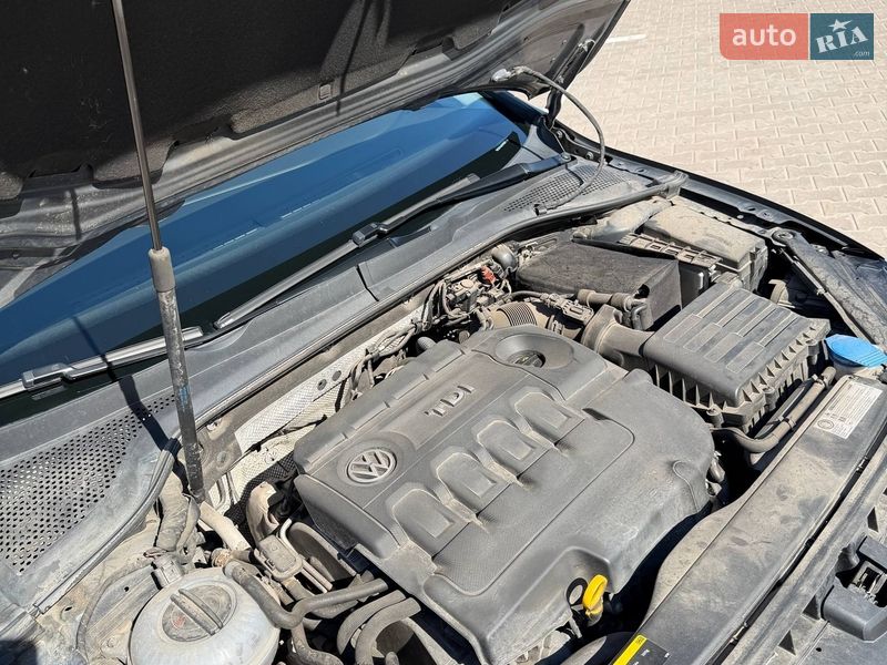 Хэтчбек Volkswagen Golf 2016 в Киеве