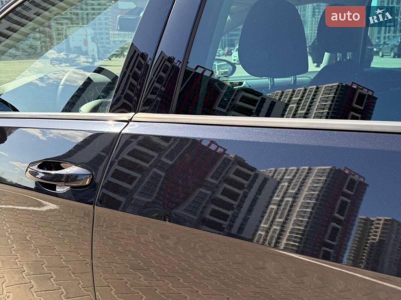 Хэтчбек Volkswagen Golf 2016 в Киеве