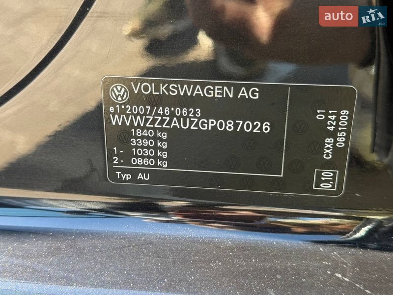 Хэтчбек Volkswagen Golf 2016 в Киеве