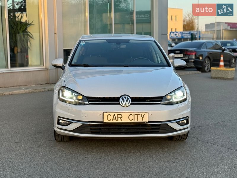 Хэтчбек Volkswagen Golf 2018 в Киеве
