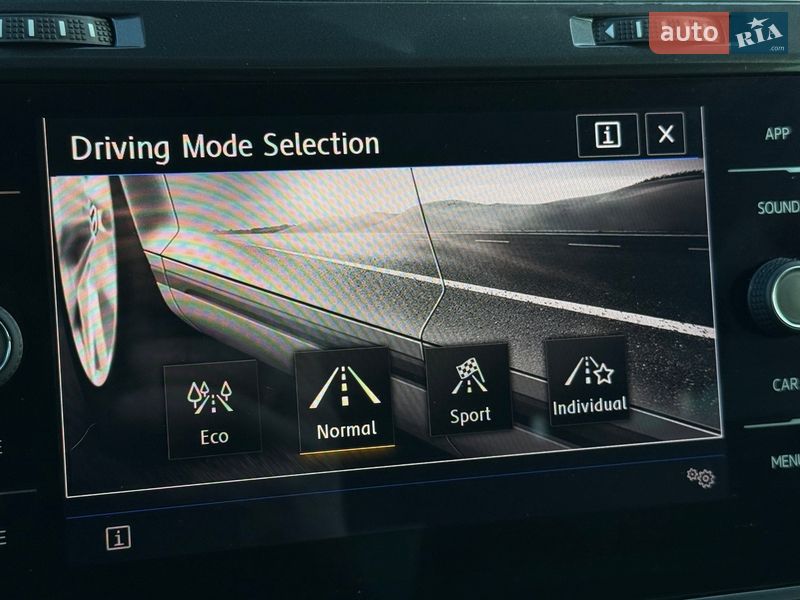 Хэтчбек Volkswagen Golf 2018 в Киеве