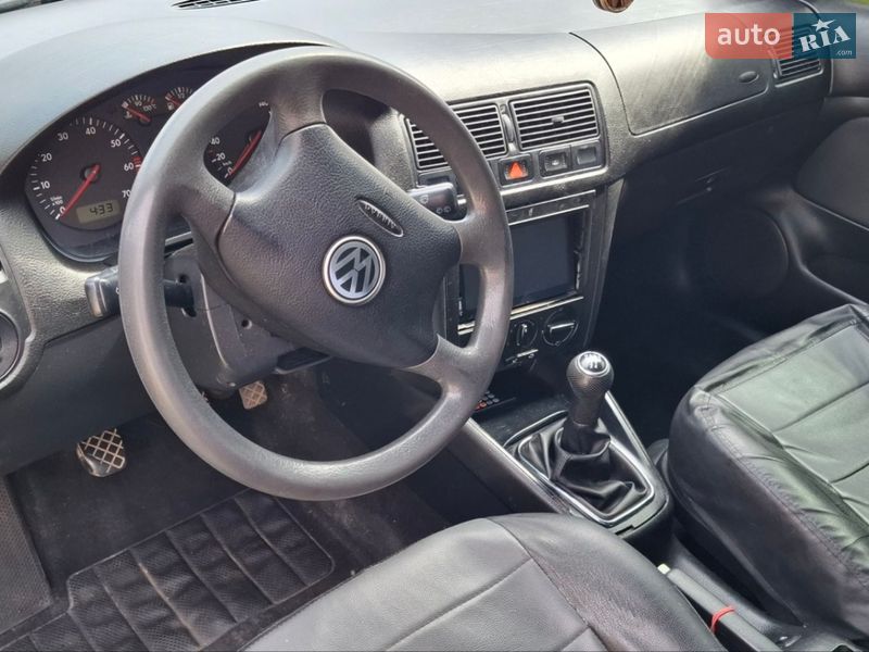 Хэтчбек Volkswagen Golf 2001 в Стрые