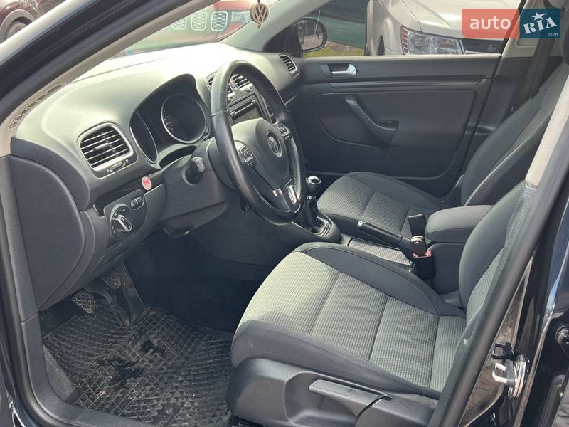 Универсал Volkswagen Golf 2010 в Полтаве