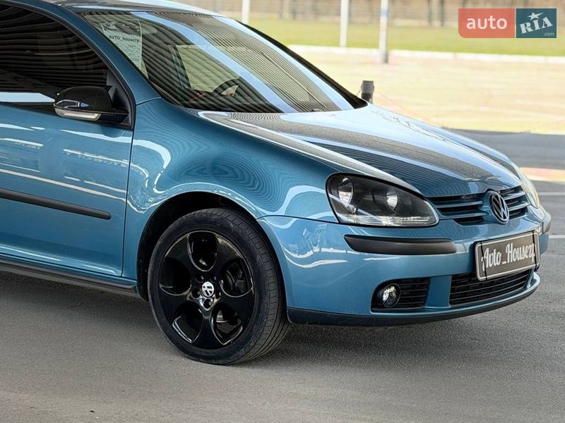 Хэтчбек Volkswagen Golf 2005 в Запорожье