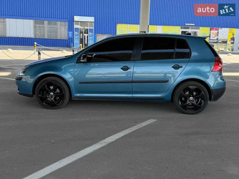 Хэтчбек Volkswagen Golf 2005 в Запорожье