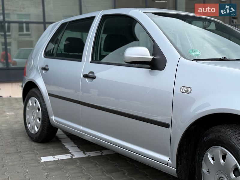 Хэтчбек Volkswagen Golf 2003 в Тернополе