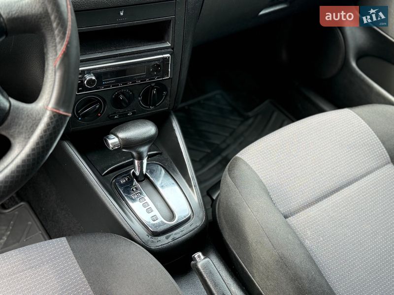 Хэтчбек Volkswagen Golf 2003 в Тернополе