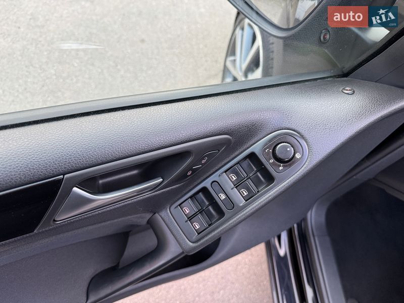 Хэтчбек Volkswagen Golf 2009 в Умани