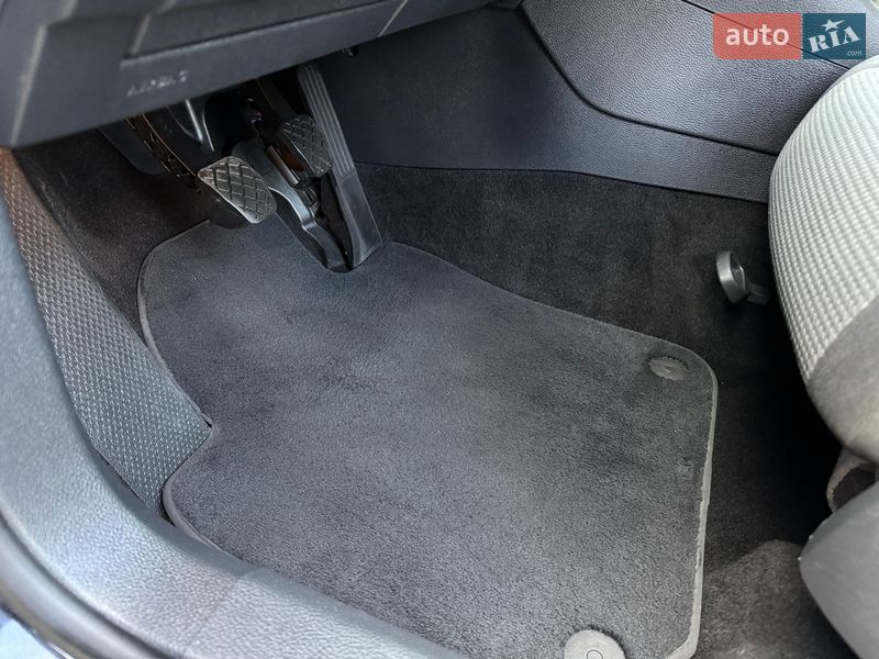 Хэтчбек Volkswagen Golf 2009 в Умани