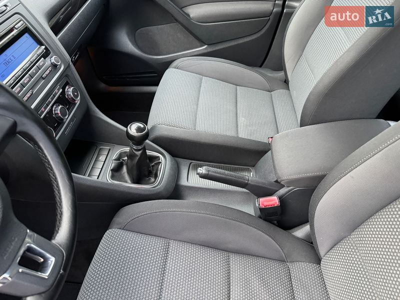 Хэтчбек Volkswagen Golf 2009 в Умани