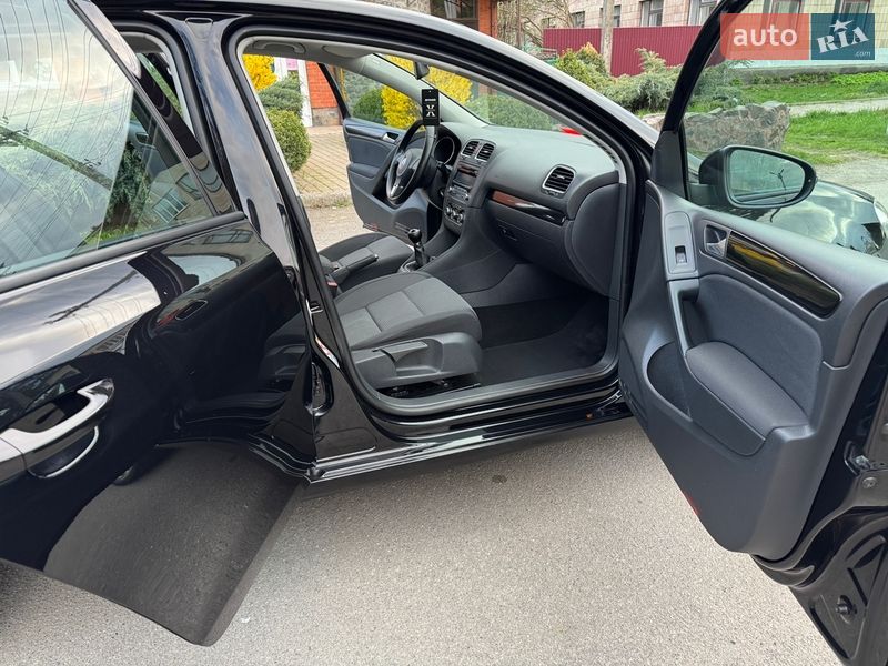 Хэтчбек Volkswagen Golf 2009 в Умани
