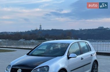 Хэтчбек Volkswagen Golf 2005 в Киеве
