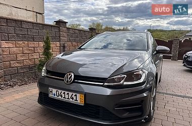 Универсал Volkswagen Golf 2019 в Сваляве