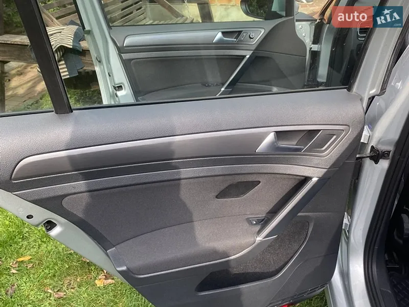 Volkswagen Golf 2019 VIN WVWZZZAUZKP541219 фото оголошення 20 з 63
